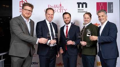 Thomas Kötter (Geschäftsführer der Destination Düsseldorf), Dr. Stephan Keller (Oberbürgermeister der Landeshauptstadt Düsseldorf), Marius Berlemann (Geschäftsführer Messe Düsseldorf) Benjamin Tenius (General Manager Clayton Hotel Düsseldorf) und Otto Lindner (Vorstandssprecher Destination Düsseldorf)